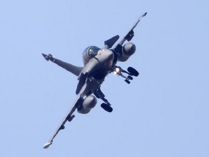 Hệ thống này được trang bị các cảm biến bố trí xung quanh máy bay, cung cấp khả năng phát hiện, nhận dạng và xác định mối đe dọa.