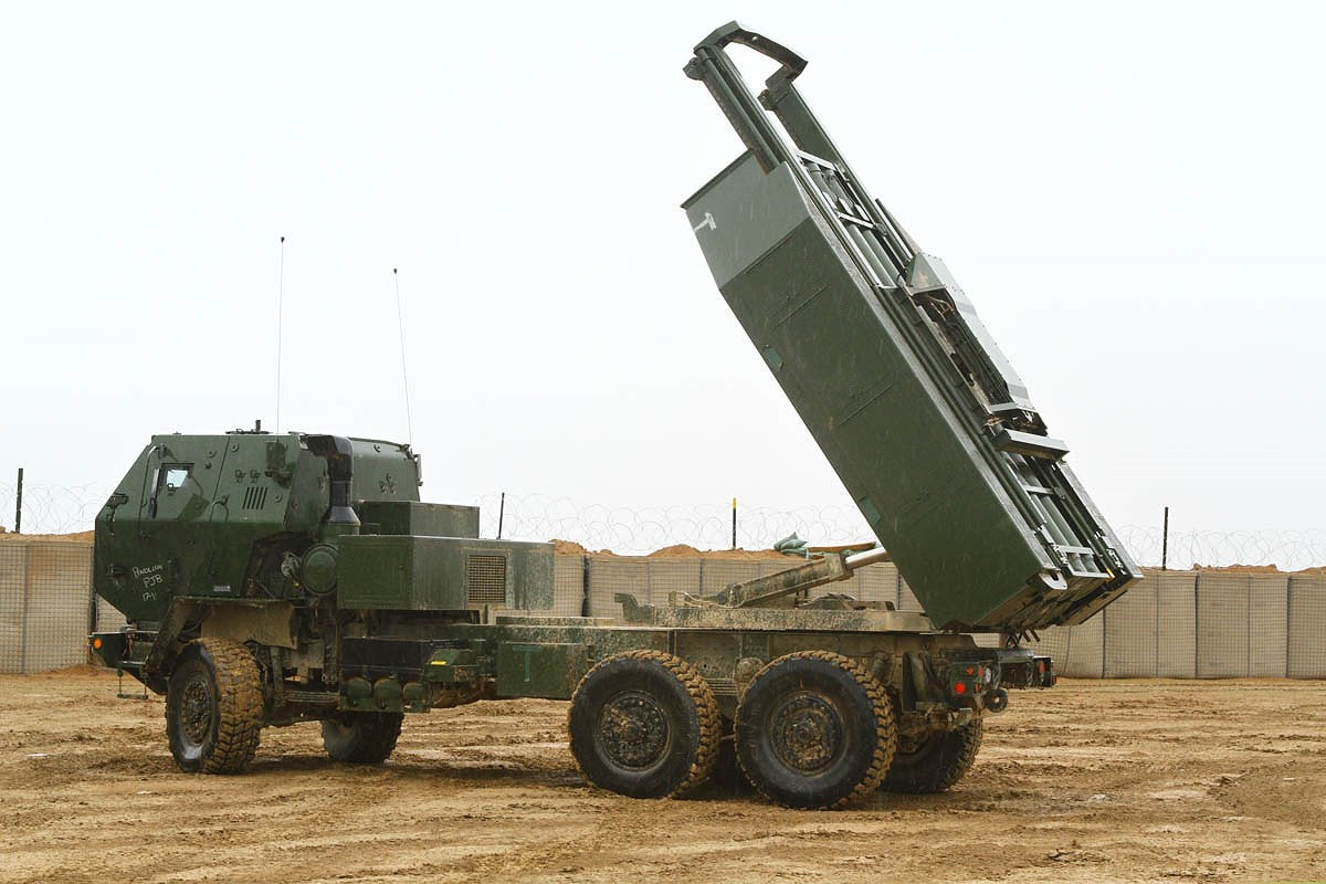 Ý tưởng mua các hệ thống HIMARS có thể là một trong số ít các lựa chọn khả thi để đối phó với việc quân sự hoá, độc chiếm biển Đông.