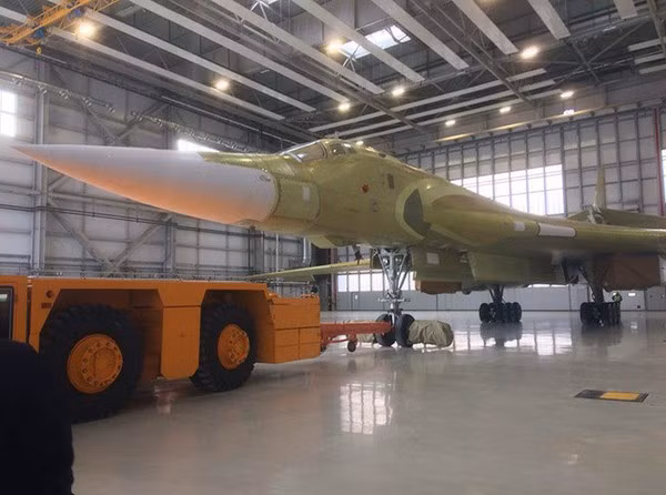 Để đánh giá tính năng, tổ hợp chế tạo hàng không Kazan đã bàn giao cho không quân Nga chiếc Tu-160M2 đầu tiên với mục đích thử nghiệm, máy bay được hoàn thiện từ một khung thân Tu-160 còn dở dang từ thời Liên Xô.