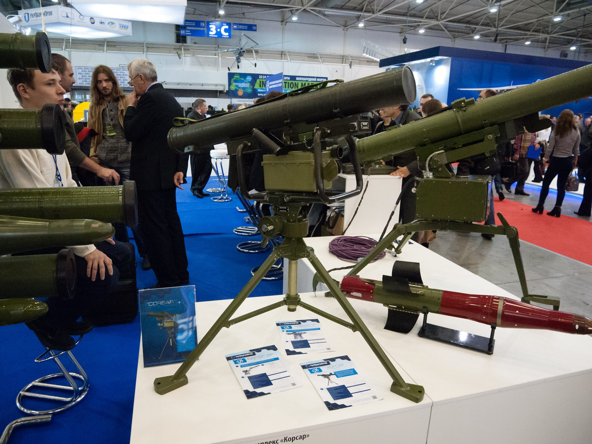 Với uy lực và sức xuyên phá của mình, tên lửa RK-10 với hai loại đạn R-10-K và R-10-OF có thể phá hủy mọi loại xe tăng, thiết giáp, cũng như trực thăng vũ trang tối tân nhất của Nga, kể cả khi chúng có trang bị hệ thống phòng vệ chủ động.