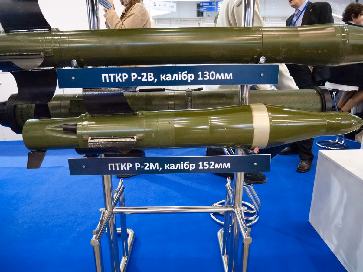 Việc ngành công nghiệp quốc phòng Ukraine công khai loại vũ khí tối tân này được xem như phản ứng của Kiev nhằm đáp trả việc Nga đang tăng cường sức mạnh lực lượng tăng thiết giáp cũng như không quân lục quân.