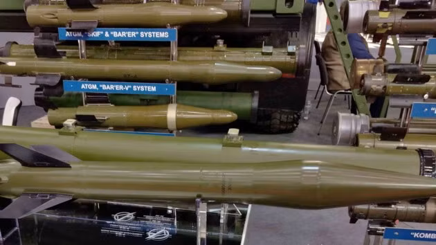 Thay vì chỉ có nhiệm vụ duy nhất là chống tăng, tên lửa RK-10 còn có khả năng tiêu diệt cả mục tiêu mặt nước lẫn trên không bao gồm tàu thuyền cỡ nhỏ hay trực thăng vũ trang bay thấp.