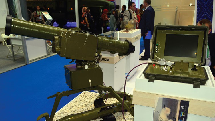 Phiên bản tên lửa chống tăng R-10-K được trang bị đầu nổ lõm hai tầng nối tiếp (tandem) có khả năng xuyên thủng 1.100 mm thép đồng nhất (RHA) sau giáp phản ứng nổ (ERA).