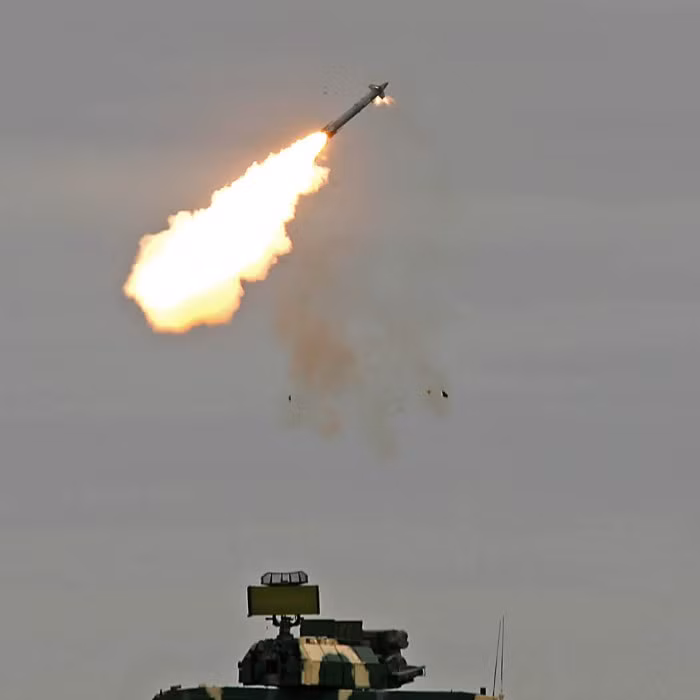 Tên lửa phòng không Tor-M1 khai hỏa. Nguồn ảnh: BelVoenGazeta ở photosight.ru