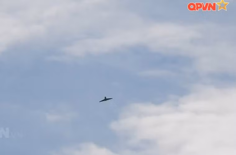 Tổng trọng lượng của UAV-03 khoảng 70kg, tổng lượng nhiên liệu mang theo đến 40kg. Nguồn ảnh: Kênh QPVN