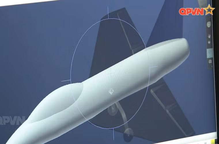 Theo các cán bộ Viện KT PK-KQ, thân UAV-03 có sự thay đổi rất nhiều, với thể tích lớn hơn. Để tăng thể tích hiệu dụng, thân máy bay được chia thành các khoang riêng biệt như khoang nhiên liệu, khoang thiết bị, khoang động cơ, khoang dù. Nguồn ảnh: Kênh QPVN