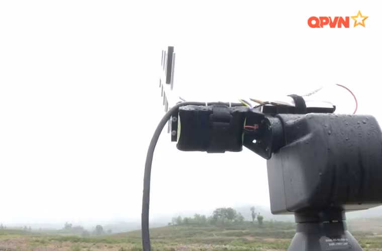 Cận cảnh bộ phận truyền tín hiệu của hệ thống lái UAV do Việt Nam tự chế tạo. Nguồn ảnh: Kênh QPVN