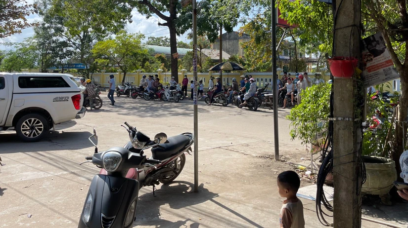 Phía đại diện ngân hàng thông tin, vụ việc không gây thiệt hại về người và tài sản. Hiện, cơ quan chức năng đang tiếp tục đấu tranh, làm rõ.