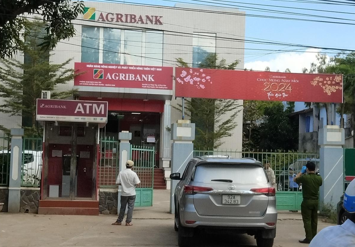 Vu cuop ngan hang tai Quang Nam: 2 nghi pham khai gi?-Hinh-2