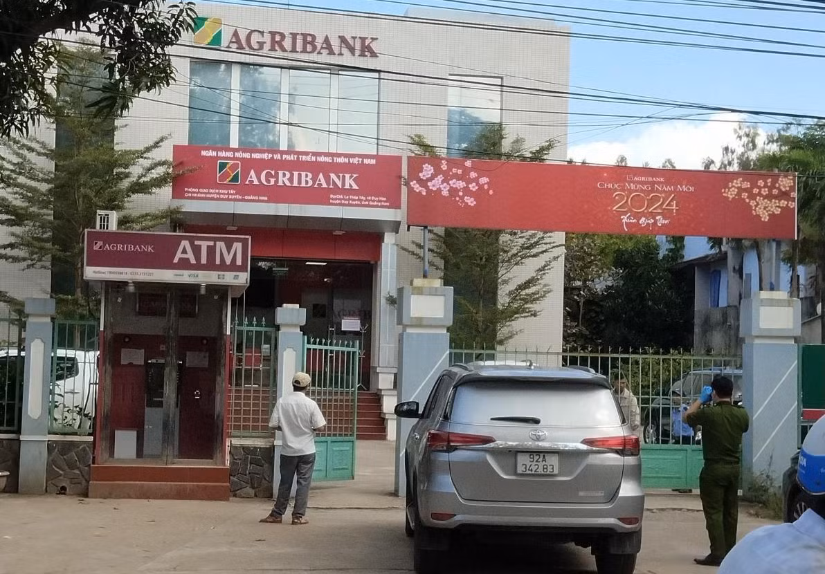 Vu cuop ngan hang tai Quang Nam: 2 nghi pham khai gi?-Hinh-2