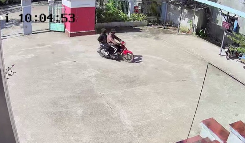 Trưa 19/1, 2 đối tượng điều khiển xe máy hiệu Sirius đến Chi nhánh Ngân hàng Agribank nằm trên địa bàn xã Duy Hòa, huyện Duy Xuyên, tỉnh Quảng Nam.