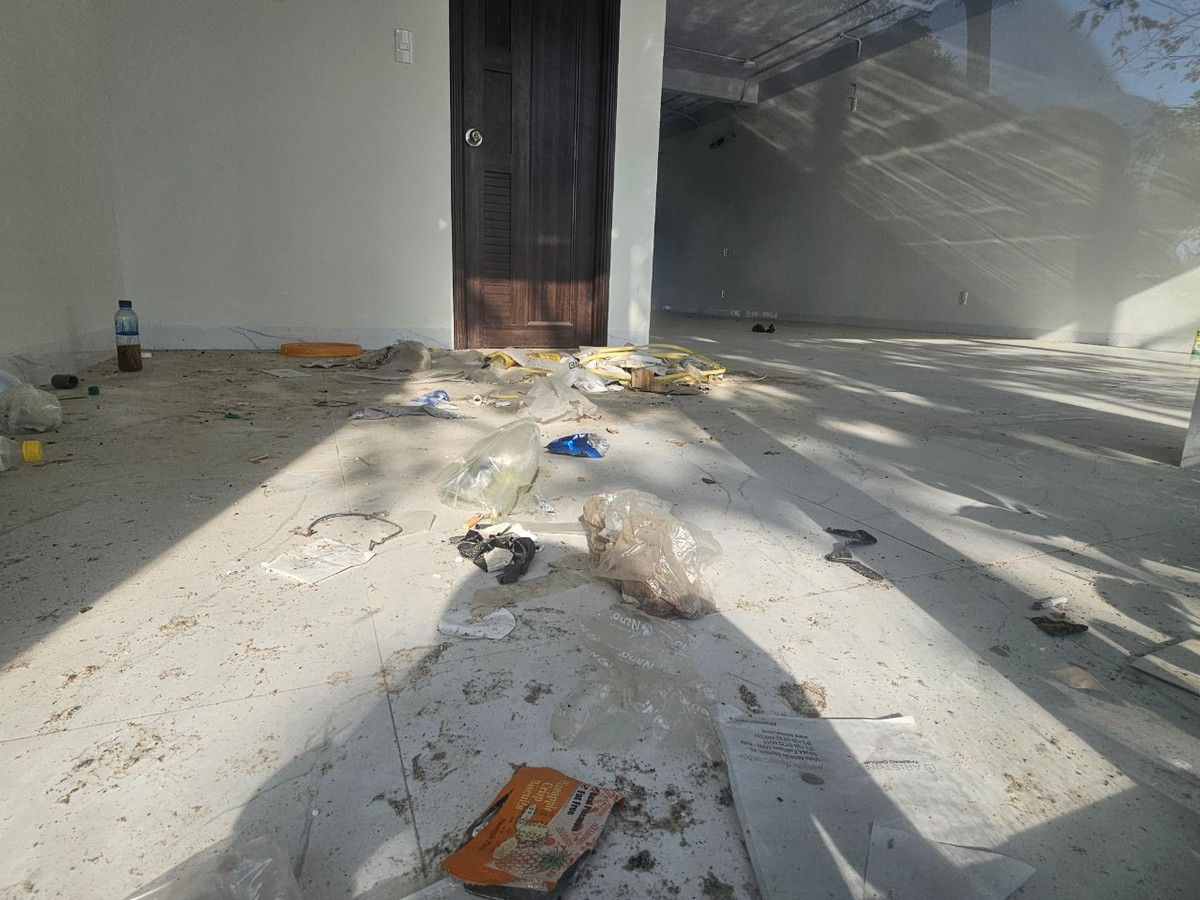 Nhiều nhà đầu tư đã "xuống tiền" đang rao bán và cho thuê các căn biệt thự và shophouse tại đây với giá "cắt lỗ".