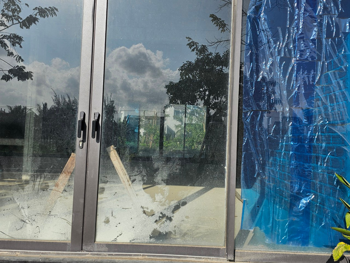 Tất cả đều "cửa đóng then cài".