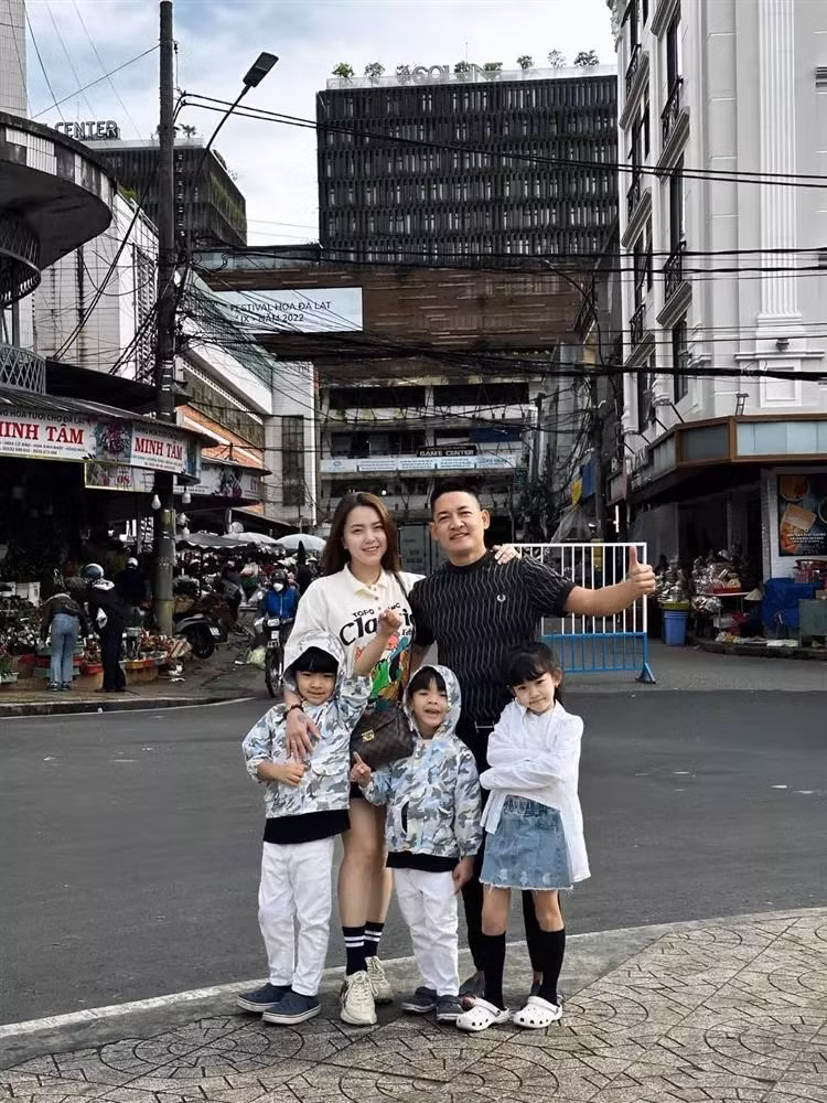 Nữ ca sĩ thừa nhận, trong cuộc sống hôn nhân, cô và chồng không tránh khỏi những cãi vã. Tuy nhiên, sau vài lần "xô lệch", vợ chồng cô cũng hiểu nhau hơn và rút kinh nghiệm, vì không muốn các con tổn thương khi nhìn thấy cha mẹ mâu thuẫn.