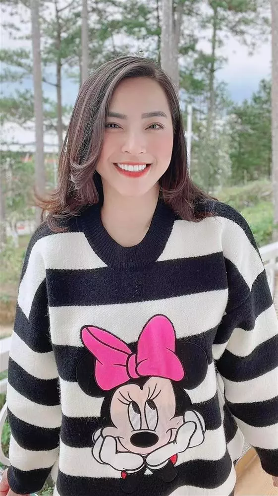 Nữ ca sĩ cho biết khi mang thai, cô tăng hơn 20kg. Sau khi sinh, nhờ tập luyện, ăn uống điều độ và được chồng chăm sóc, cô đã sớm lấy lại vóc dáng cân đối.