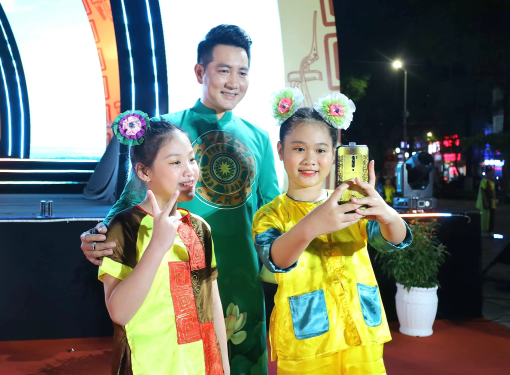 Chuyen hau truong qua tiet lo cua dao dien “Lo lem thoi @”-Hinh-9