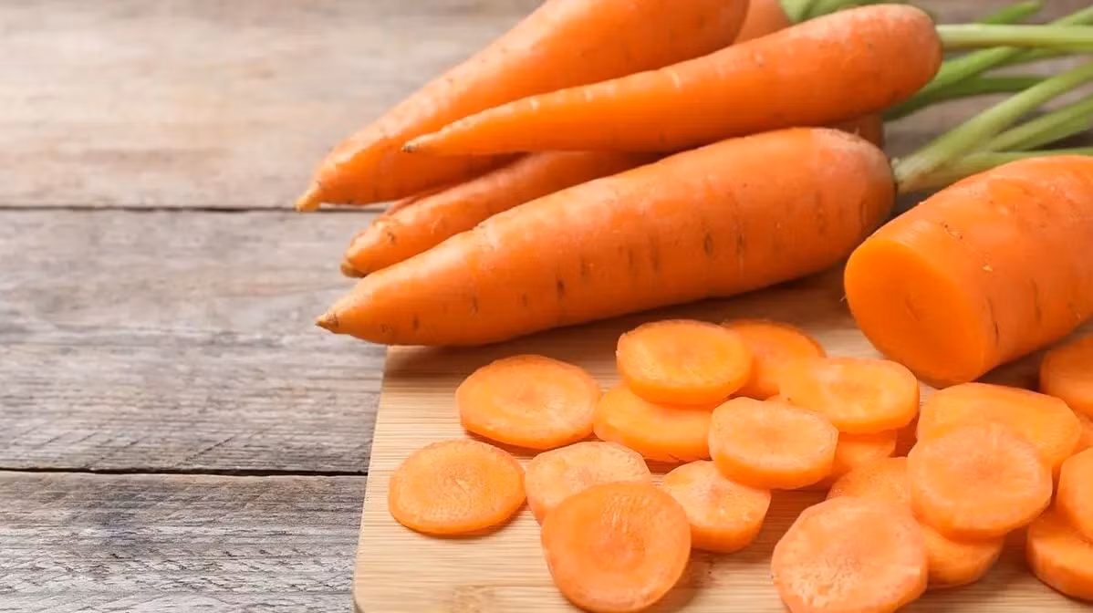 Cà rốt ngon và bổ nếu ăn cả vỏ, nhưng... Ca rot ngon va bo neu an ca vo, nhung...
