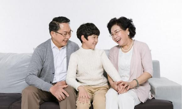 Co ba kieu nguoi gia thuc su gioi nuoi day chau