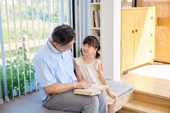 Co ba kieu nguoi gia thuc su gioi nuoi day chau-Hinh-2