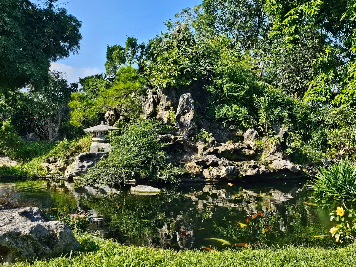 Bước đến đây, du khách như bước vào cõi tiên, thấy lòng thanh tịnh và an nhiên.