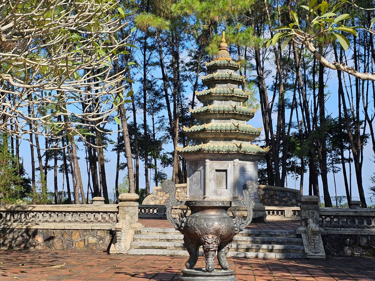 Từ ngày xây dựng cho đến nay ngôi chùa đã được nhiều lần trùng tu, nhưng vẫn giữ được vẻ đẹp uy nghiêm, cổ kính. Không gian nhuốm màu thi vị, đầy chất thơ mà không nơi nào có được...