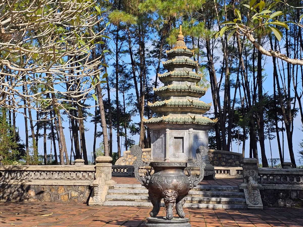 Từ ngày xây dựng cho đến nay ngôi chùa đã được nhiều lần trùng tu, nhưng vẫn giữ được vẻ đẹp uy nghiêm, cổ kính. Không gian nhuốm màu thi vị, đầy chất thơ mà không nơi nào có được...