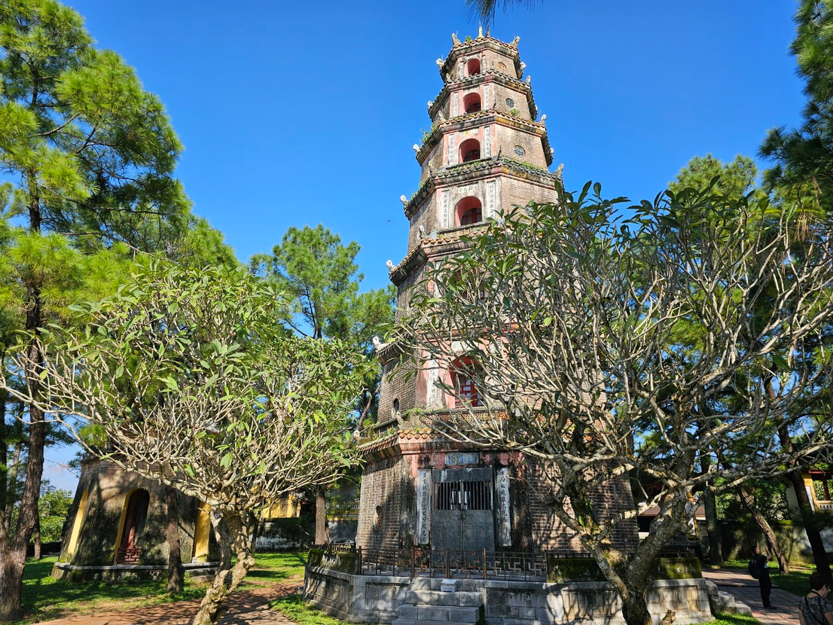 Kiến trúc của chùa được xây dựng theo phong cách nguyên thủy và mang đậm nét truyền thống của văn hóa Việt Nam.