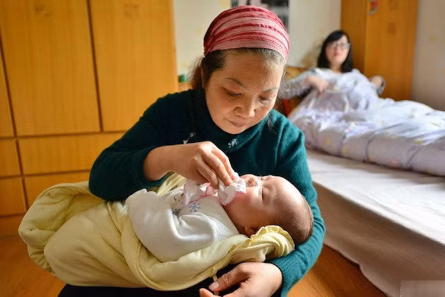 Nhin chau noi gay go, toi buc vi con dau khong biet nuoi