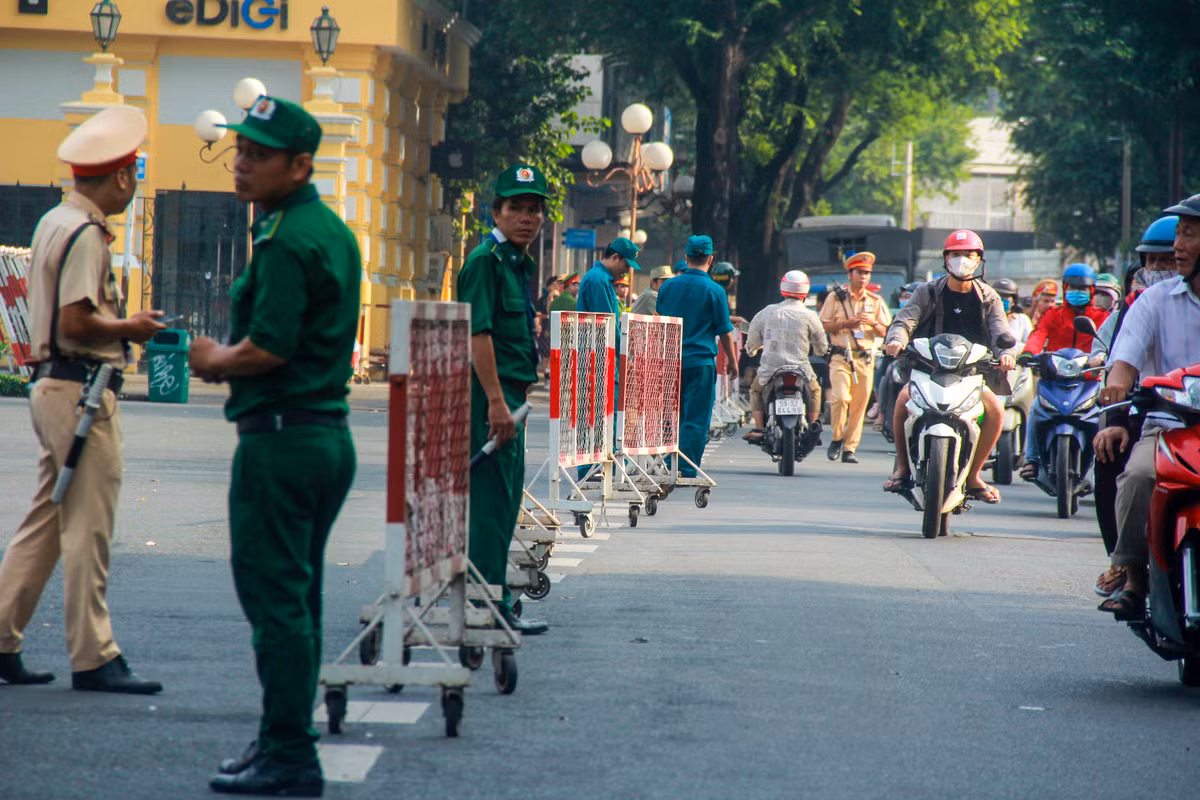 Phong toa khu trung tam Sai Gon, hang tram canh sat dien tap quy mo lon