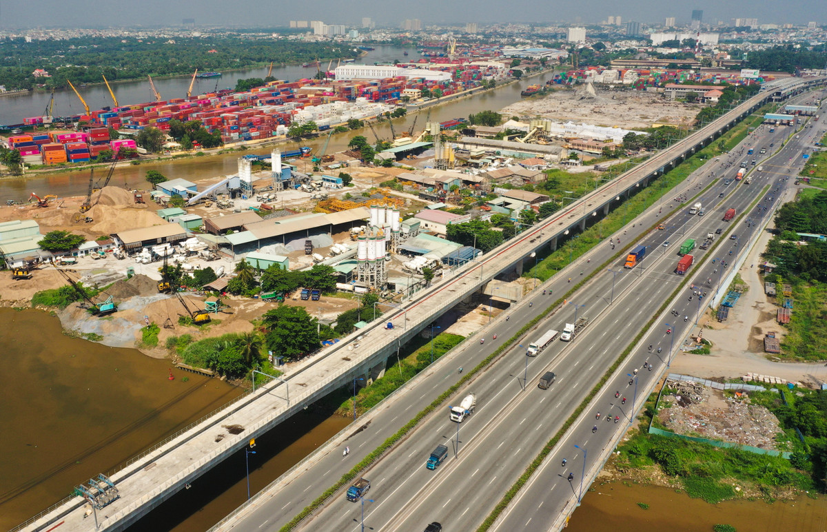 Khu vực Trường Thọ cũng được đề xuất xây dựng trục đường mới theo hướng đông - tây từ Phạm Văn Đồng (Thủ Đức), qua Thanh Đa, đến cảng Trường Thọ, Rạch Chiếc, rồi đi về phía nam của Khu Công nghệ cao TP.HCM và cuối cùng là tới sân bay Long Thành (Đồng Nai).