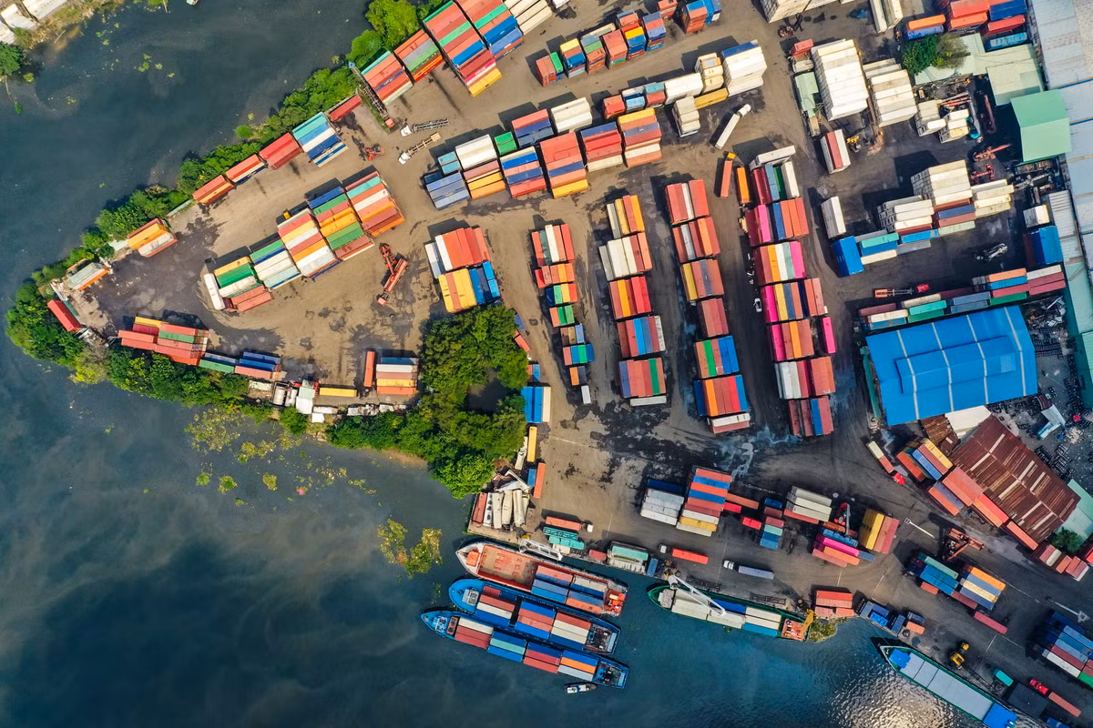 Trước đó, cụm cảng này được dự kiến di dời trước ngày 30/7/2019, tuy nhiên sau đó được Sở GTVT TP HCM kiến nghị với UBND TP cho phép kéo dài thời gian hoạt động của các cảng thủy nội địa khu Trường Thọ thêm 2 năm để chờ cụm cảng trung chuyển hoàn thiện. Dự kiến thời gian hoàn thành di dời cho các đơn vị tối đa đến ngày 30/6/2020.