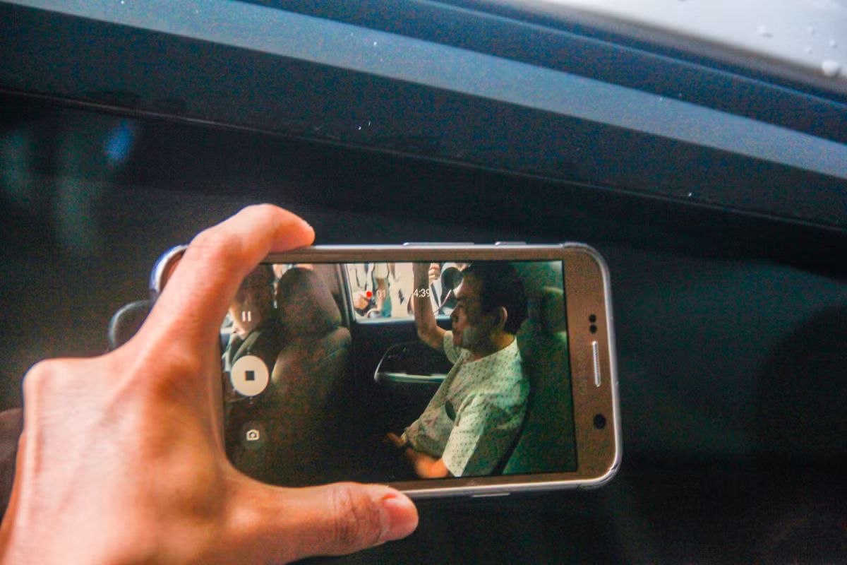 Nguyen Huu Linh 'co thu' trong xe roi di duong ham vao toa an-Hinh-2