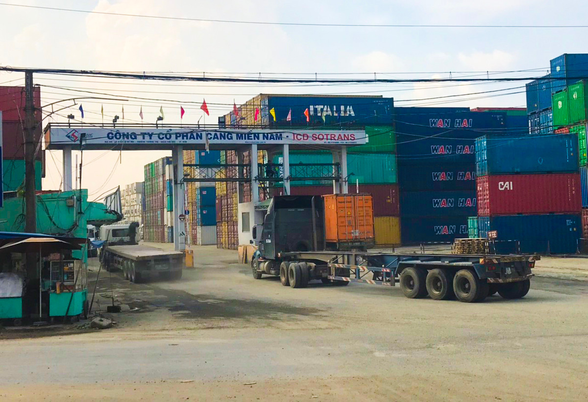 Theo Sở GTVT TP.HCM, lượng hàng hóa qua cụm cảng Trường Thọ những năm gần đây rất cao (khoảng 15 triệu tấn/năm), cao gấp nhiều lần mức quy hoạch đến 2020.