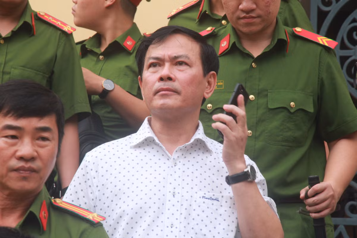 Ly do Nguyen Huu Linh bi tuyen 18 thang tu giam nhung chua bi bat ngay?