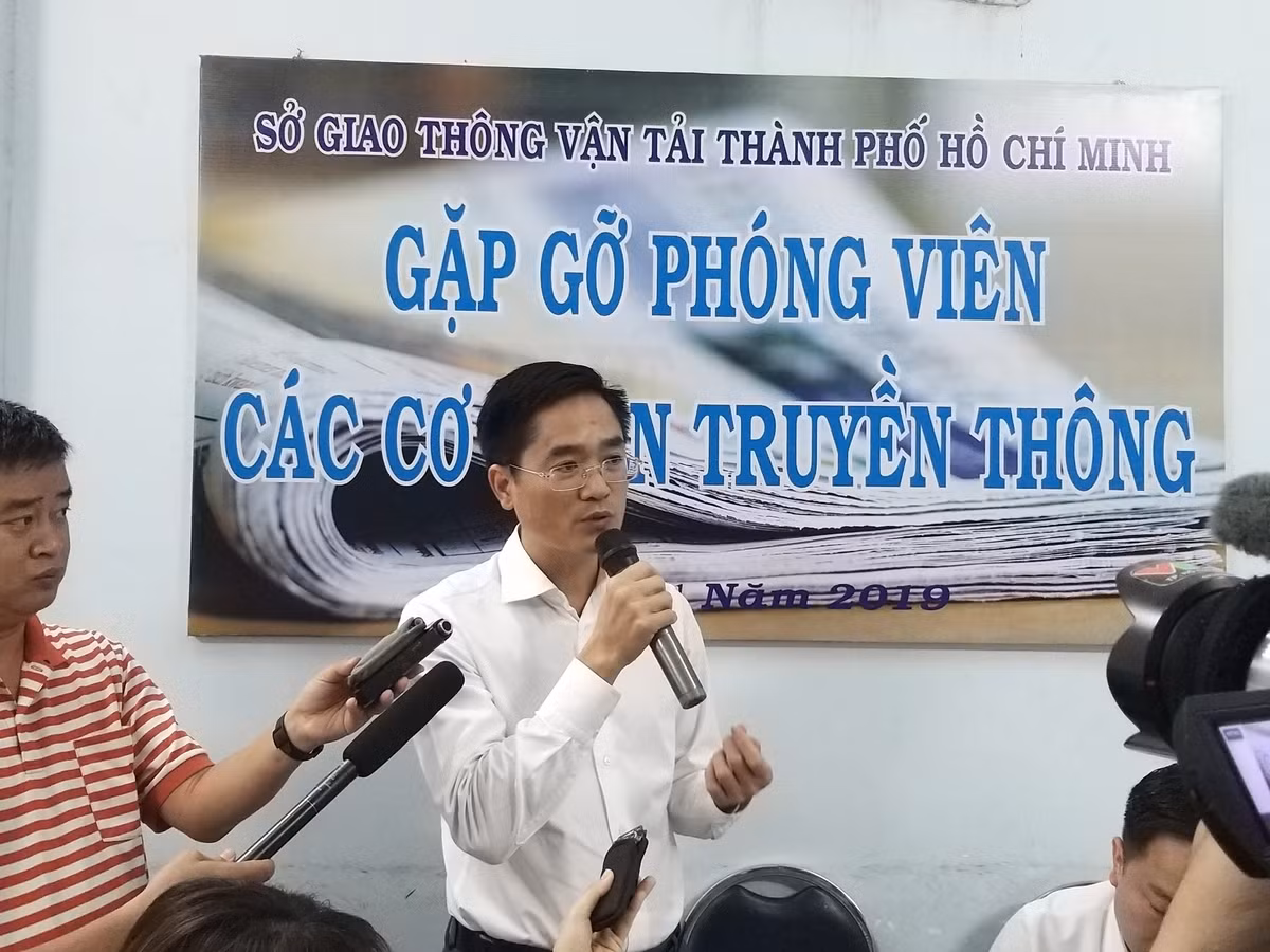 Nhieu sai pham o cau bo hanh ngang Xa lo Ha Noi bi xe container keo sap