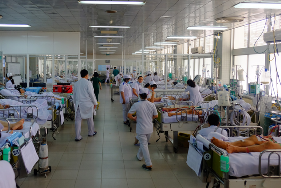 Nu khach hang ngung tim, ngung tho o tham my Vivian: Chong noi do cam cum