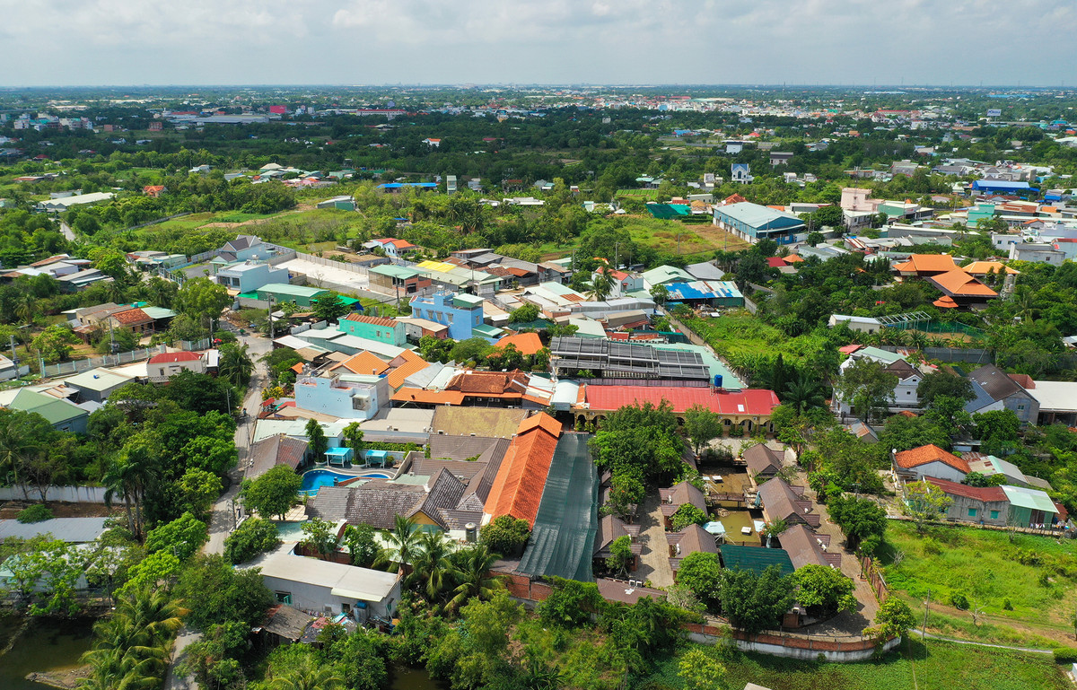 Sau khi có quyết định từ UBND TP HCM, nhiều lần lãnh đạo xã Tân Quý Tây đã tới khu nghỉ dưỡng này để thi hành các biện pháp cưỡng chế, tuy nhiên liên tục bị người bên trong resort phản ứng, không cho thi hành nhiệm vụ.