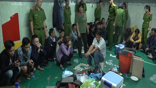 Theo công an, CLB Poker Imperial Poker Club do Lee Seong Jin (quốc tịch Hàn Quốc) làm chủ. Đối tượng này thuê Huynh Yong Woo (quốc tịch Hàn Quốc) làm giám đốc điều hành, Kim Jeajjin (quốc tịch Hàn Quốc) quản lý và Nguyễn Thi Thủy phụ trách kế toán. Khi con bạc đến chơi có thể sử dụng tiền mặt hoặc chuyển khoản để mua ‘Chip’ với 1 ‘chip’ điểm tương đương 1.000 đồng. Mua điểm xong các đối tượng đánh bạc với nhau bằng hình thức đánh bài Poker.