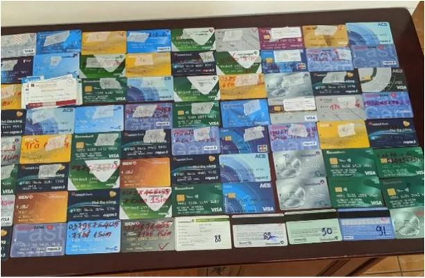 Cơ quan chức năng đã triệt phá 18 địa điểm (Quảng Ninh 9 địa điểm, TP Đà Nẵng 6 địa điểm, Khánh Hòa 3 địa điểm). Kết quả đã phát hiện 77 đối tượng người Trung Quốc sử dụng công nghệ cao để tổ chức đánh bạc cho người Trung Quốc tham gia chơi; lập biên bản thu giữ gần 300 chiếc điện thoại thông minh; gần 100 máy tính, máy tính bảng; gần 200 thẻ ngân hàng, tiền mặt và nhiều phương tiện, thiết bị, tài liệu liên quan đến hành vi tổ chức đánh bạc. (Ảnh minh họa).