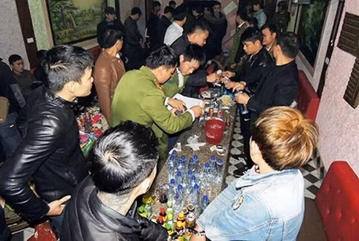 Mot CSGT Thanh Hoa bi tam giam de dieu tra vi su dung ma tuy