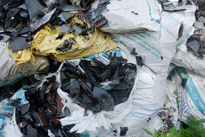 "Người dân chủ yếu là lao động nghèo, tích góp từng lõi đồng bán để kiếm tiền trang trải cuộc sống. Số tiền kiếm được từ việc này không được bao nhiêu nhưng để lại hệ lụy, khiến môi trường bị ô nhiễm