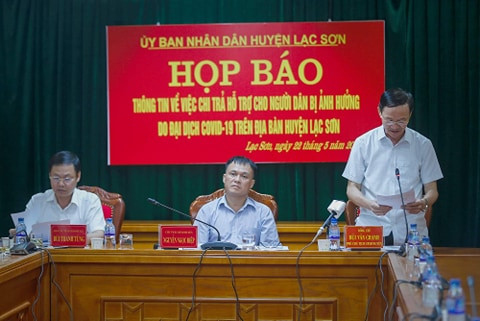 Hoa Binh: 4 can bo bi dinh chi vi chi tra tien ho tro COVID-19 sai doi tuong