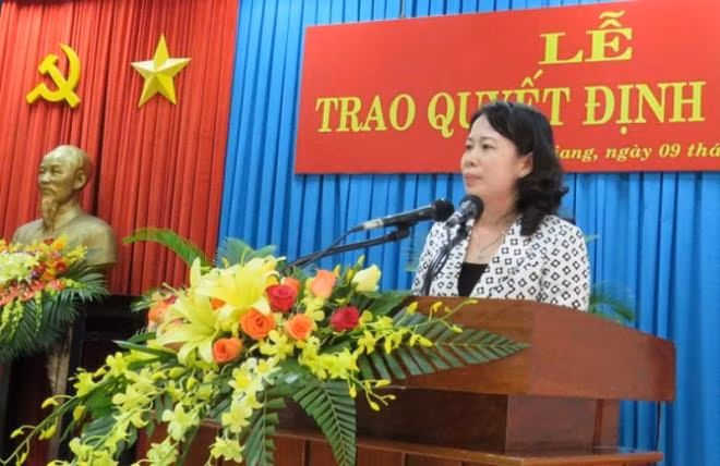 Bà Võ Thị Ánh Xuân - Bí thư Tỉnh ủy An Giang, sinh năm 1970 tại Tịnh Biên, An Giang. Bà Xuân tốt nghiệp Cử nhân sư phạm; Trình độ lý luận chính trị cao cấp. Bà Xuân từng giữ các chức vụ: Bí thư Thị ủy thị xã Tân Châu, Phó Chủ tịch UBND tỉnh An Giang, Phó Bí thư Tỉnh ủy An Giang. 