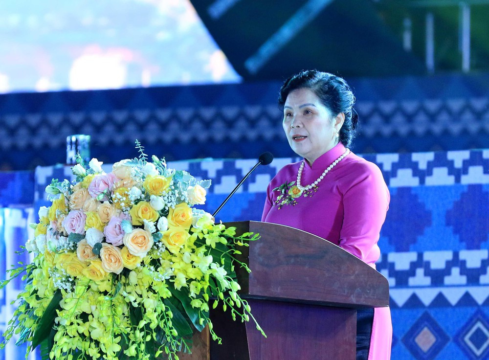 Trước khi được Bộ Chính trị phê chuẩn giữ chức vụ Bí thư Tỉnh ủy Lai Châu (vào tháng 9/2018), bà Giàng Páo Mỷ từng giữ các chức vụ: Chủ tịch Hội đồng Nhân dân huyện Tam Đường, Chủ tịch Hội đồng Nhân dân tỉnh, Phó Bí thư Thường trực Tỉnh ủy, Trưởng Đoàn đại biểu Quốc hội khóa XIV của tỉnh Lai Châu.