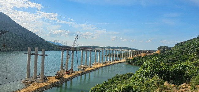 Nang nong gay gat tren ca nuoc, co noi tren 40 do C