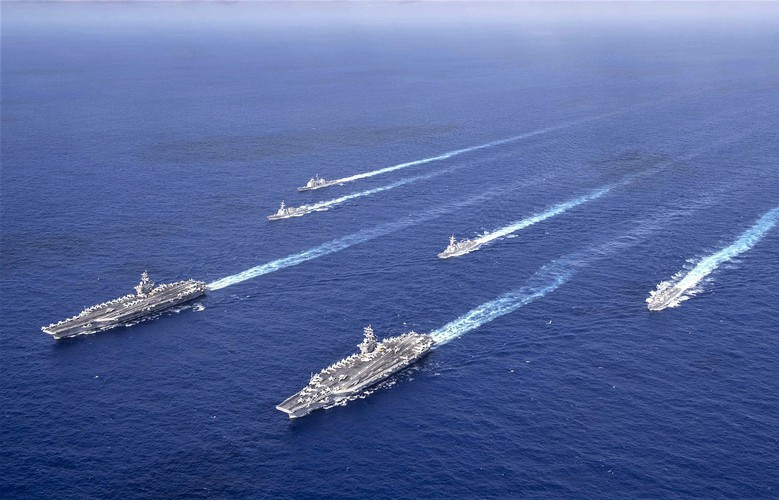 Các tàu chiến và máy bay thuộc hai nhóm tàu sân bay đã bắt đầu các đợt diễn tập hiệp đồng từ hôm 28/6.