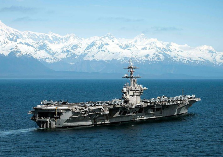 "Chỉ hải quân Mỹ mới đủ sức huy động nhóm tàu sân bay với quy mô như vậy và đều đặn triển khai sức mạnh nhằm bảo đảm quyền tự do trên biển. Với hơn 10.000 thủy thủ phối hợp như một lực lượng thống nhất, các chiến dịch bảo đảm chúng tôi luôn sẵn sàng phản ứng với mọi tình huống khẩn cấp", Chuẩn đô đốc James Kirk, chỉ huy Nhóm tác chiến tàu sân bay số 11, cho hay.