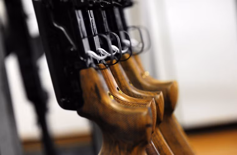 Bất chấp sự cạnh tranh gây gắt từ các mẫu súng trường tấn công khác, nguyên mẫu súng trường tấn công của Kalashnikov đã vượt qua vòng loại đầu tiên và sau đó là được chọn cho đợt thử nghiệm cuối cùng.