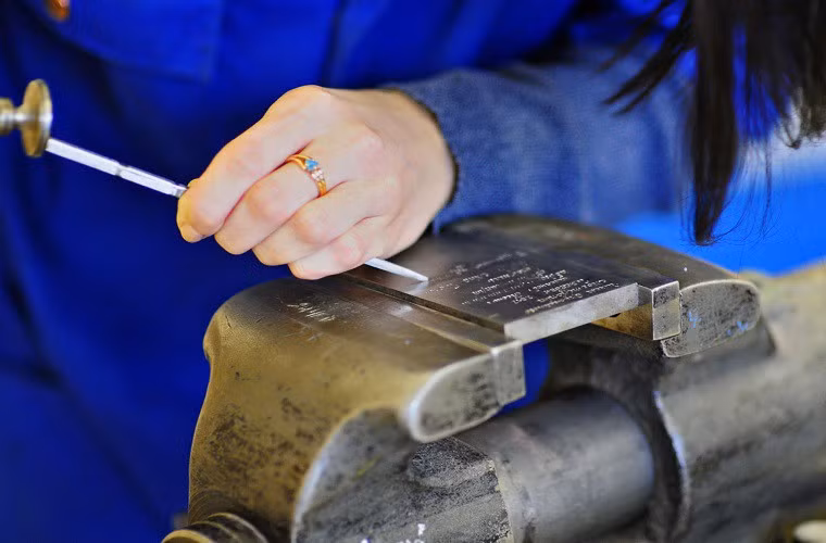 Ngay từ đầu Kalashnikov đã xác định rõ các đặc điểm cần thiết dành cho một mẫu súng trường tấn công như AK-47 như đơn giản, đáng tin cậy và có chí phí sản xuất thấp. Mãi cho đến năm 1947, sau nhiều nguyên mẫu thử nghiệm thất bại, cuối cùng nguyên mẫu AK-47 đầu tiên do Kalashnikov thiết kế đã được chọn để tham gia cuộc thi do cơ quan mua sắm quốc phòng của Liên Xô tổ chức.