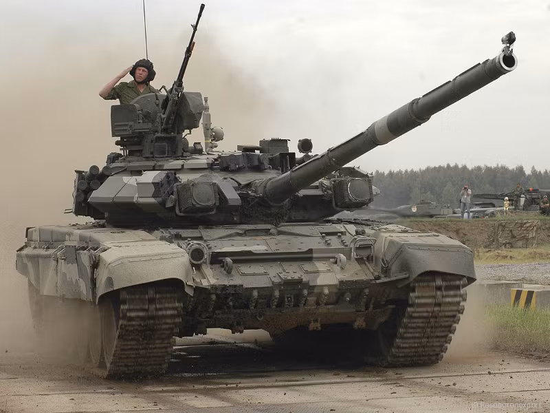 Riêng ở chiến trường Syria trong nhiều năm qua, những chiến tăng T-90 hiệ đại hóa đã thể hiện rất xuất sắc. Ngay cả khi trúng đạn tên lửa chống tăng trực tiếp, thiệt hại với T-90 đôi khi vẫn rất thấp.